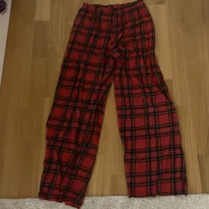  Pyjamasbyxor  - Dom är jättesköna men lite för korta för mig och jag använder dem inte.