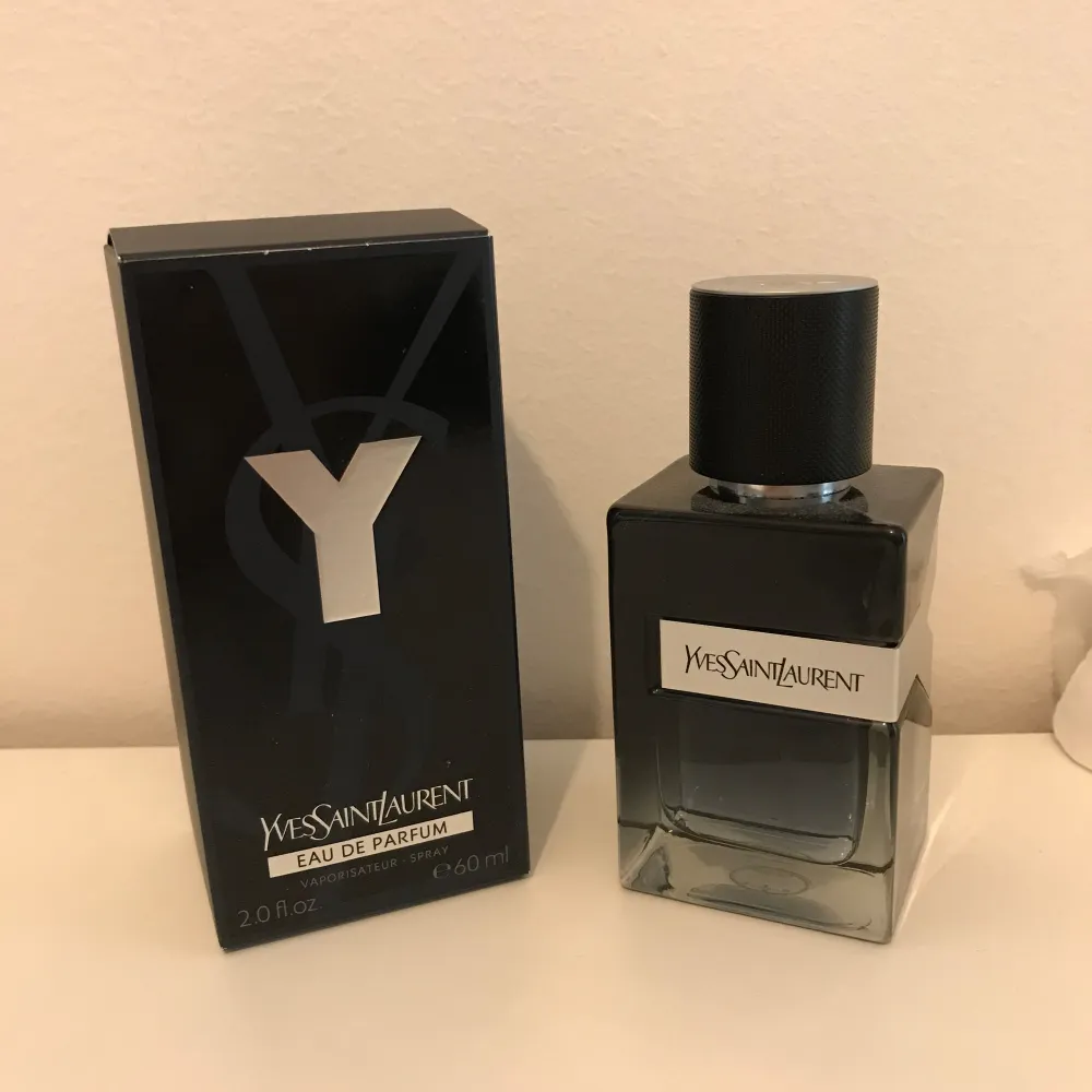 Ysl eau de parfum, väldigt fräsch och god lukt som ger komplimanger, Ca 70-80 procent kvar, förpackning medföljer och fraktar så fort jag kan, hör av er vid intresse. Skönhet.