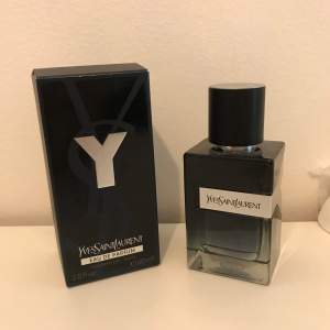 Ysl eau de parfum, väldigt fräsch och god lukt som ger komplimanger, Ca 70-80 procent kvar, förpackning medföljer och fraktar så fort jag kan, hör av er vid intresse