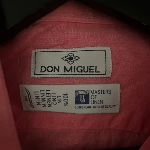 Linneskjorta  -  linneskjorta som knappt kom till användning. Kan skicka fler bilder. Allt gott Samuel