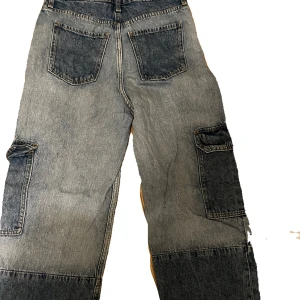 H&M baggy cargo jeans, EUR 32-34 - Super fina och bra
