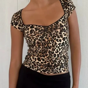 Leopard tröja  - Använda 2 ggr jätte bra skick🩷