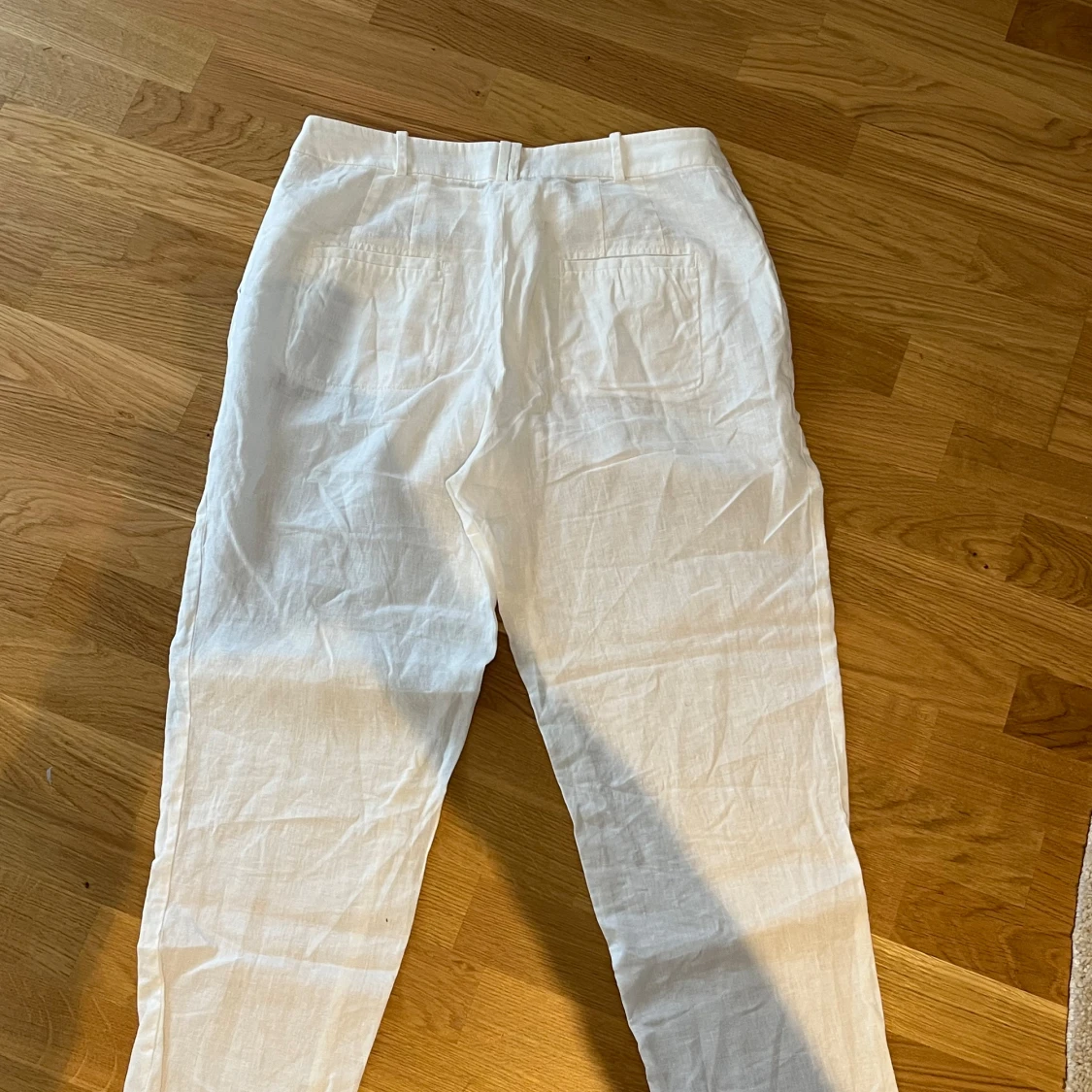 Vita linnebyxor från Esprit.  - 90