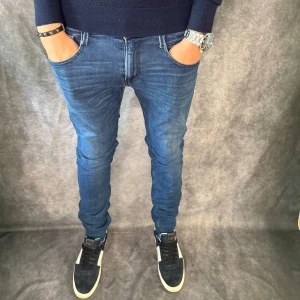 Replay anbass jeans  - // Replay anbass jeans | Storlek W30/L34 (passar W30/L32) | Benlängd: 109cm / Midja: 39cm | Nypris runt 1800kr | Kontakta för fler frågor eller funderingar // Deluxecloset