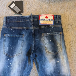 Dsquared 2 Slim jeans - Oanvända jeans. säljer pga för små för mig.