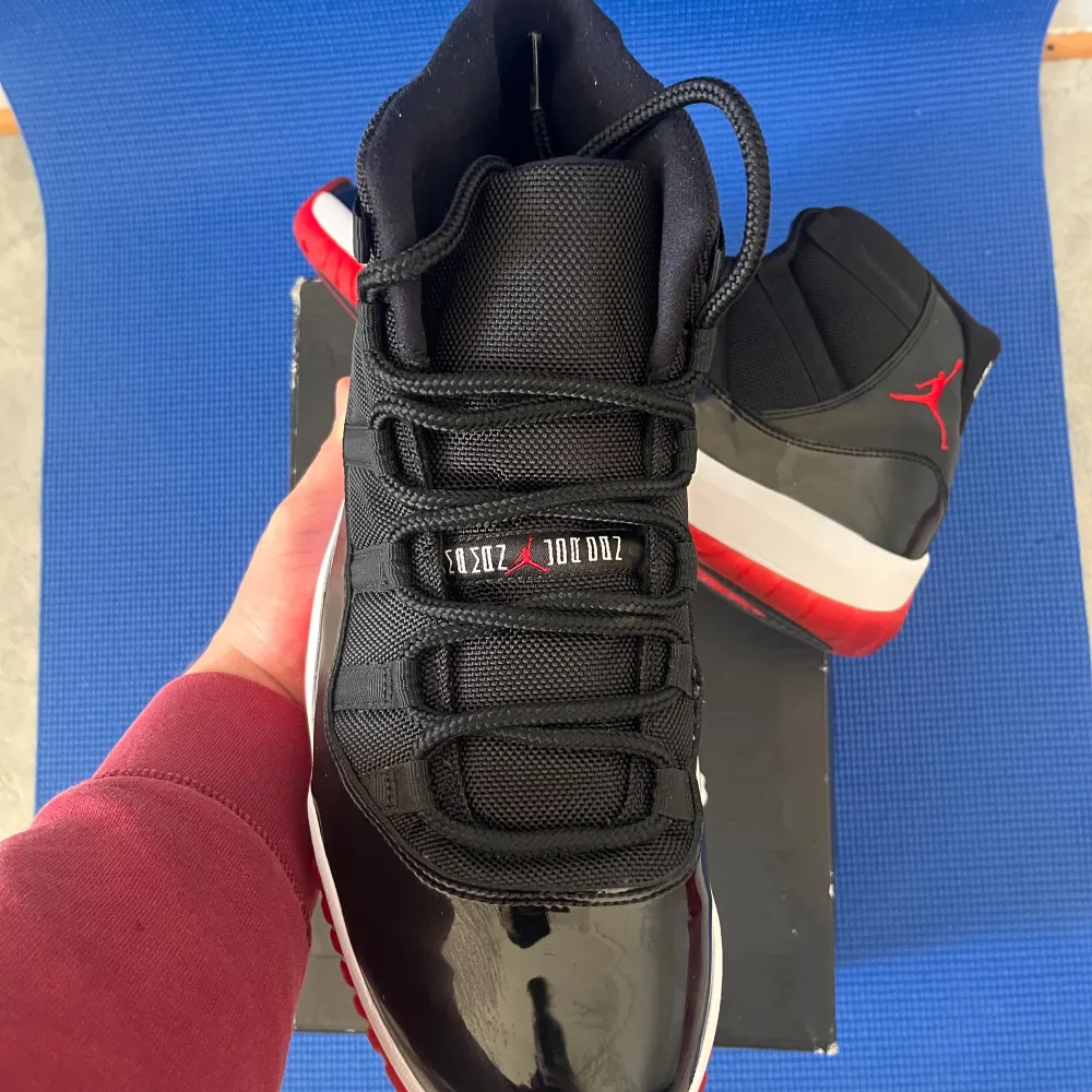 Jordan 11 Bred Size 46/12 Cond 8/10. Kengät.