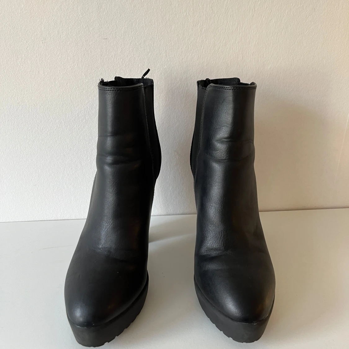 Svarta h&m stövletter stl 38 - 90