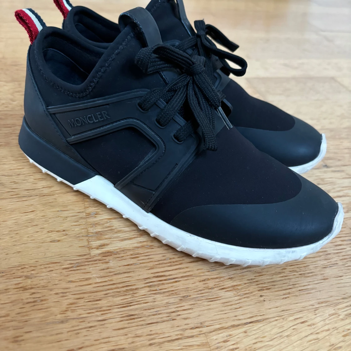 Moncler ”Emilia” sneakers 38,5 - 91