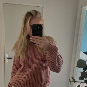 Virkad tröja  - Gammalrosa tröja 