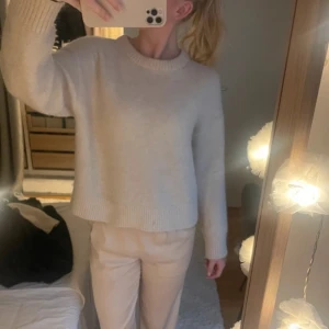 Stickat  - Säljer min stickade tröja fårn bikbok ❤️