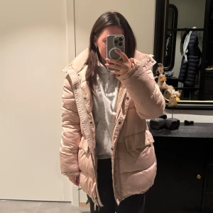 Stormberg jakke - Jakken er i veldig fin stand!😊 str M men passer s-m😊pris er diskuterbart, kan hentes og sendes☺️