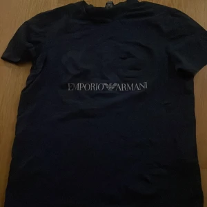 Armani/ EA7 - Armani/EA7 t-shirt storlek m