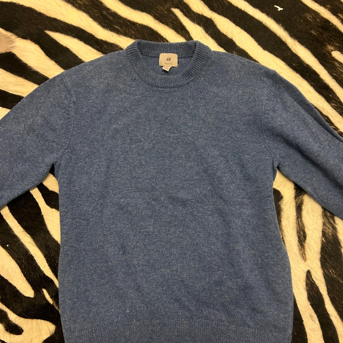 Blå stickad tröja från H&M - 91