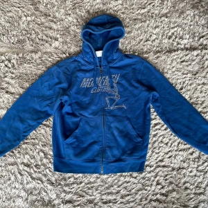 Momentu clothing hoodie  - Säljs inte längre bra skick behöver en tvätt