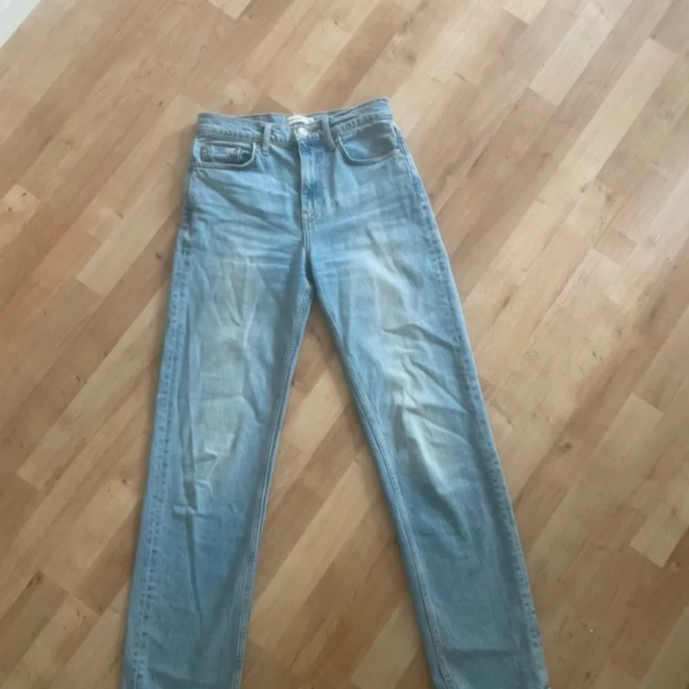 Säljes pga för stora. Jeans & Byxor.