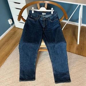 Gina tricot jeans  - Jeans från Gina tricot i modellen ”Low straight jeans” perfekt färg nu till hösten