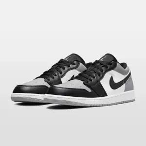 Helt nya Jordan 1 low ”shadow toe” Storlek 44. Helt nya