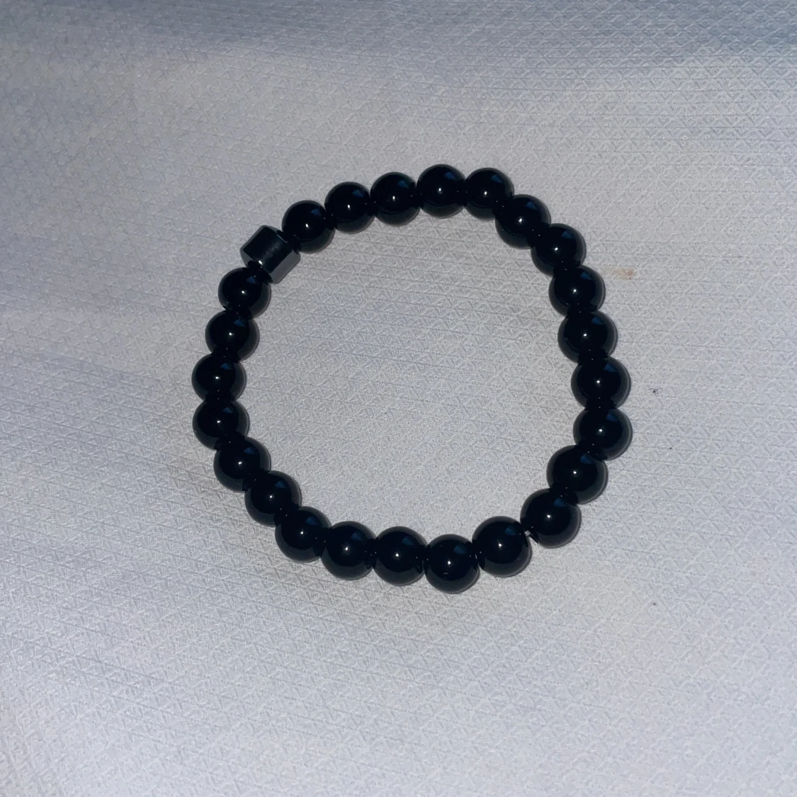 Svart pärlarmband