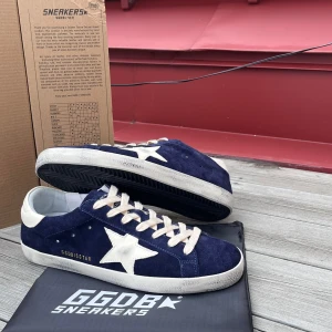 GOLDEN GOOSE NAVY - Tvärfeta ggdb skor i snyggaste färgen. Helt nya (k0p10r) Strl: 42 Skriv vid frågor😊