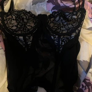 Korsett top  - Fin korsett top i fint skick, använd en gång. Strl M men passar även S🫶🏼