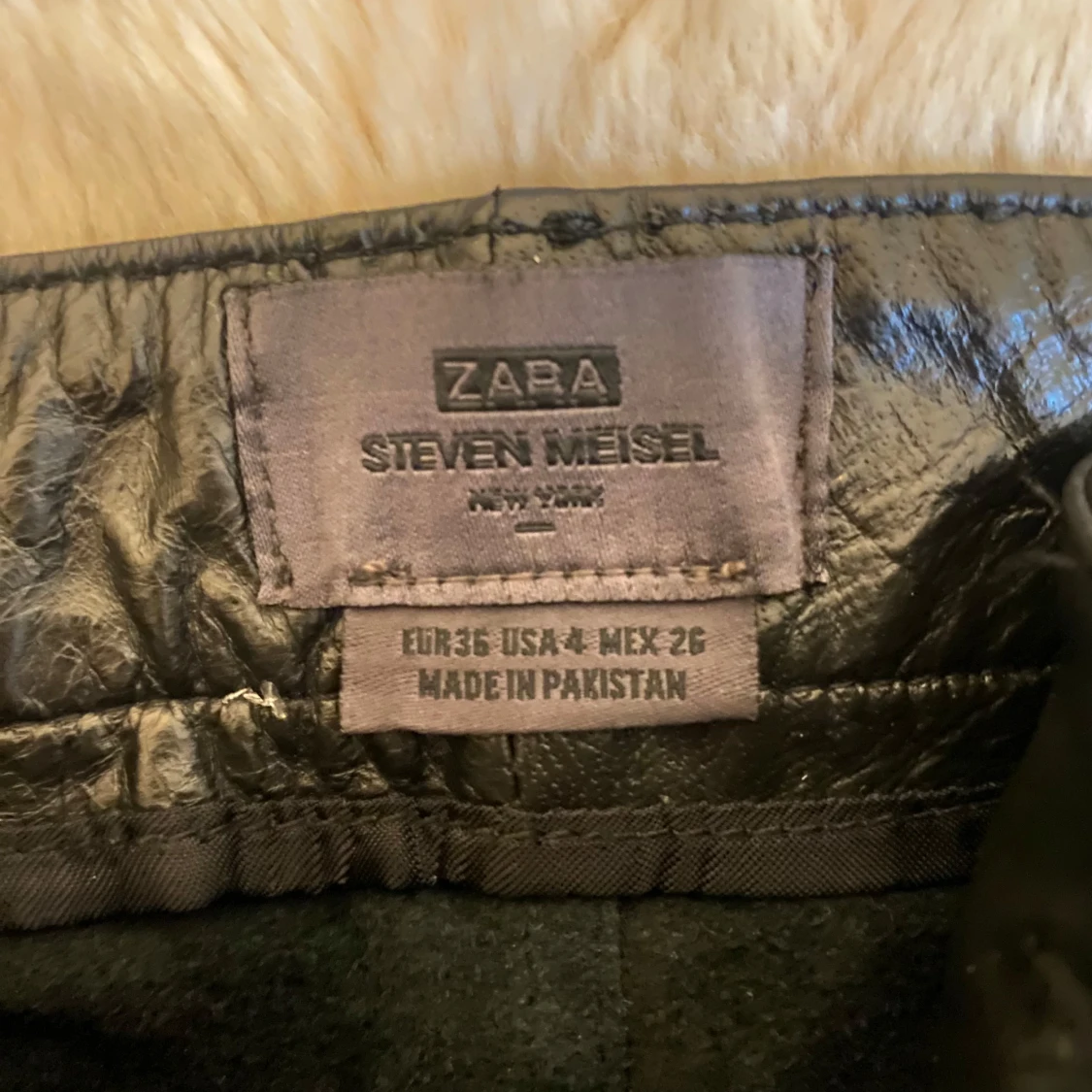 Lågmidjade lädershorts  - 91