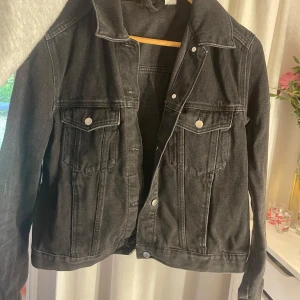 Jeansjacka  - Svart Jeansjacka från HM 