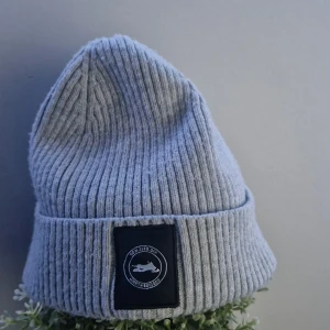 Mössa från TOP store - En mössa jag inte använt, den är perfekt till våren🍁🍂    Strl: one size