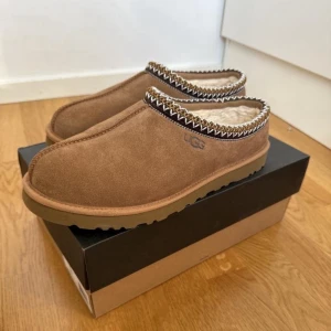 Uggs Tasman ”chesnut” - Ett par Uggs som endast är testade, allt på bilden medföljer. Säljer pga fel storlek