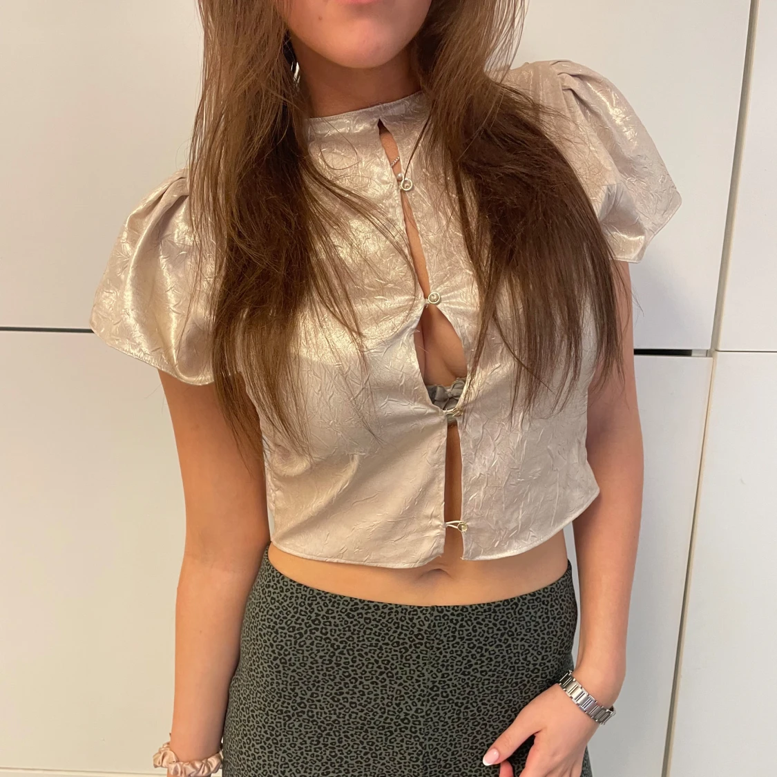 GULD FESTTOPP MED KNAPPAR - 91