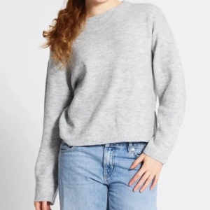 Grå tröja  - Säljer min tröja från lager 157 eftersom den har blivit för liten för mig💕