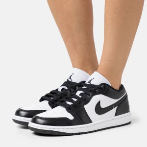 Äkta air jordan 1 dam  - Storlek 40, bra skick knappt använt de. Air Jordan 1. Nypris 1345 kronor