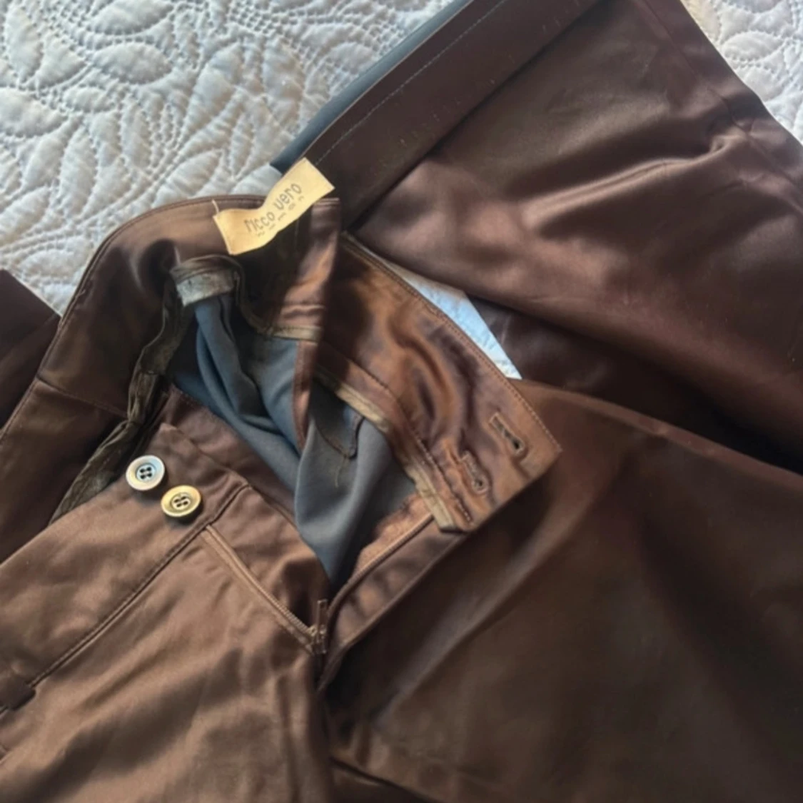 Bruna satin byxor med bootcut - 4