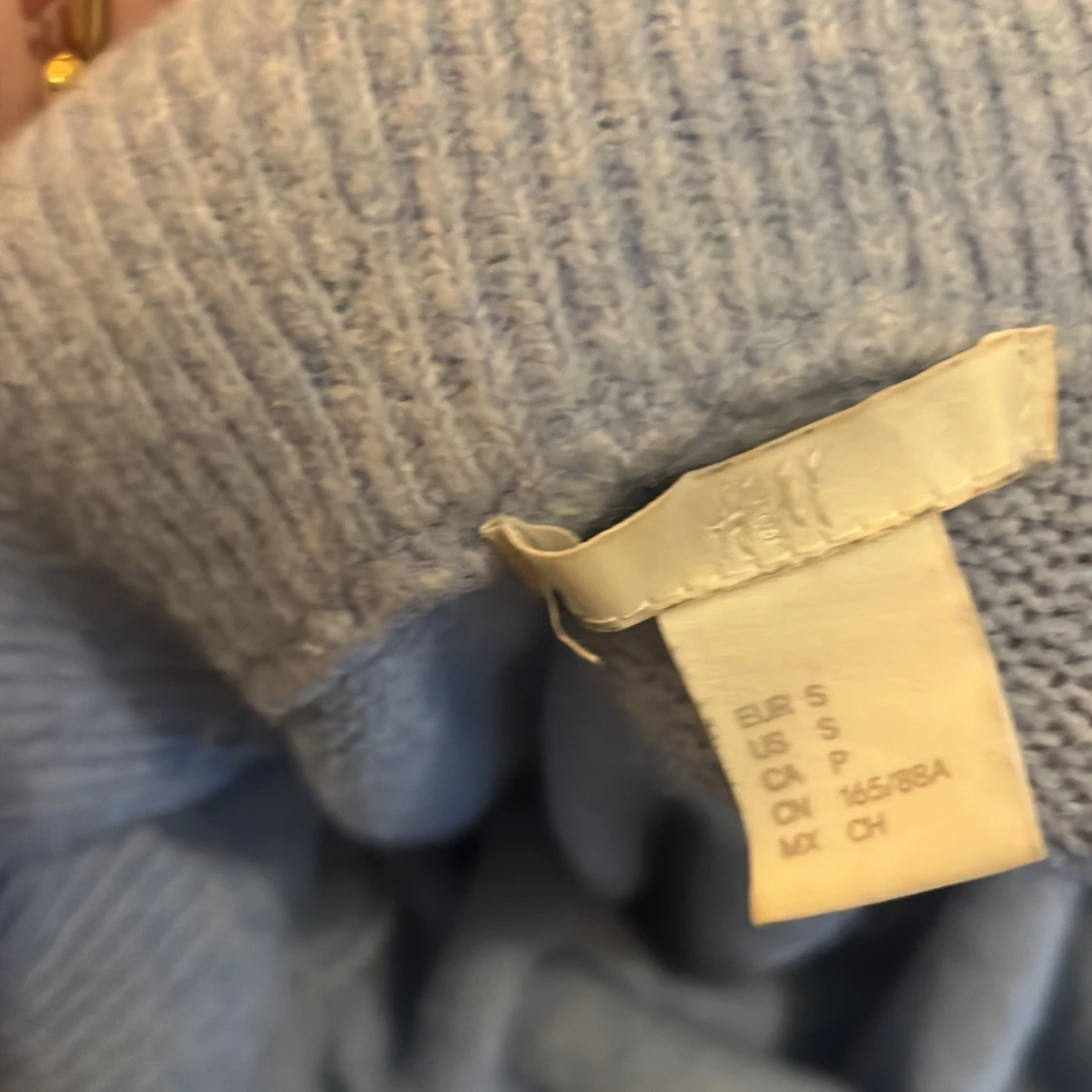 Ljusblå stickad tröja med polokrage - 1