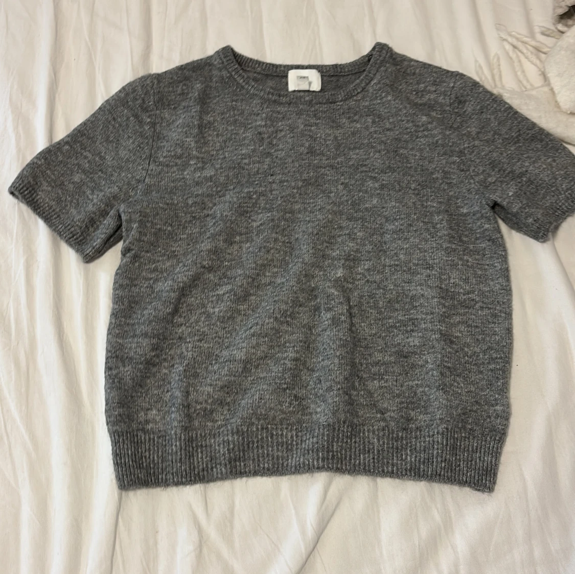 Mjuk grå stickad tröja från H&M