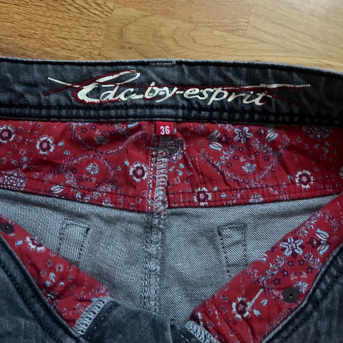 Grå capribyxor från Esprit - 2