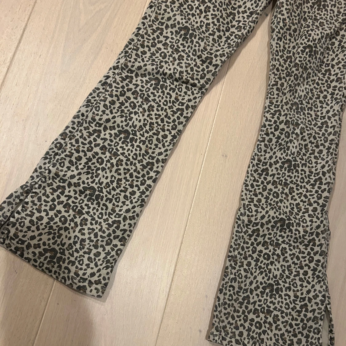 Leopardmönstrade byxor - 2