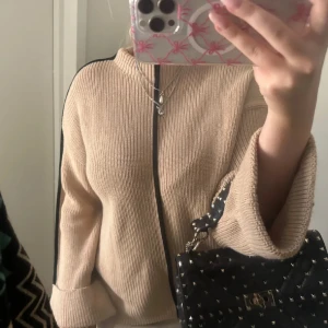 stickad tröja  - jättesnygg unik stickad tröja❤️❤️