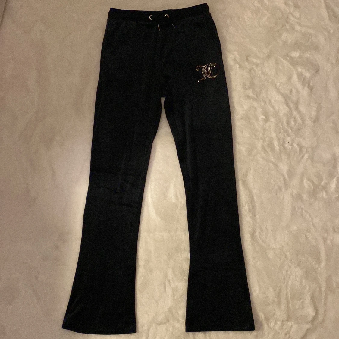 Marinblå juicy counture byxor med strassdetalj