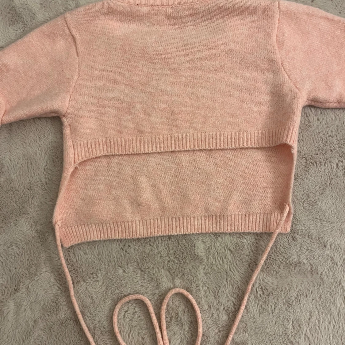 Rosa croppad topp med knytband - 2