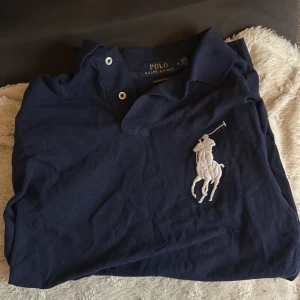 Ralp lauren pike - Ralp lauren piké skick 8/10 pris 150 ny pris 900kr hör av er om ni skulle ha några funderingar!