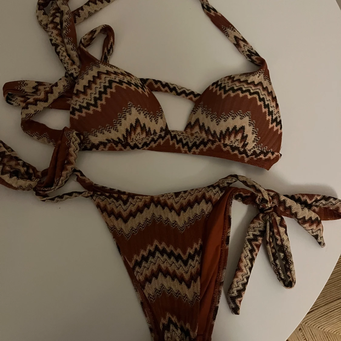 Mönstrad bikini med knytband - 2