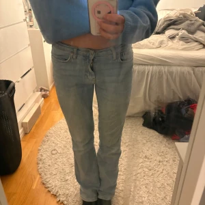 Ljusblå bootcut jeans - Superfina bootcut jeans💖