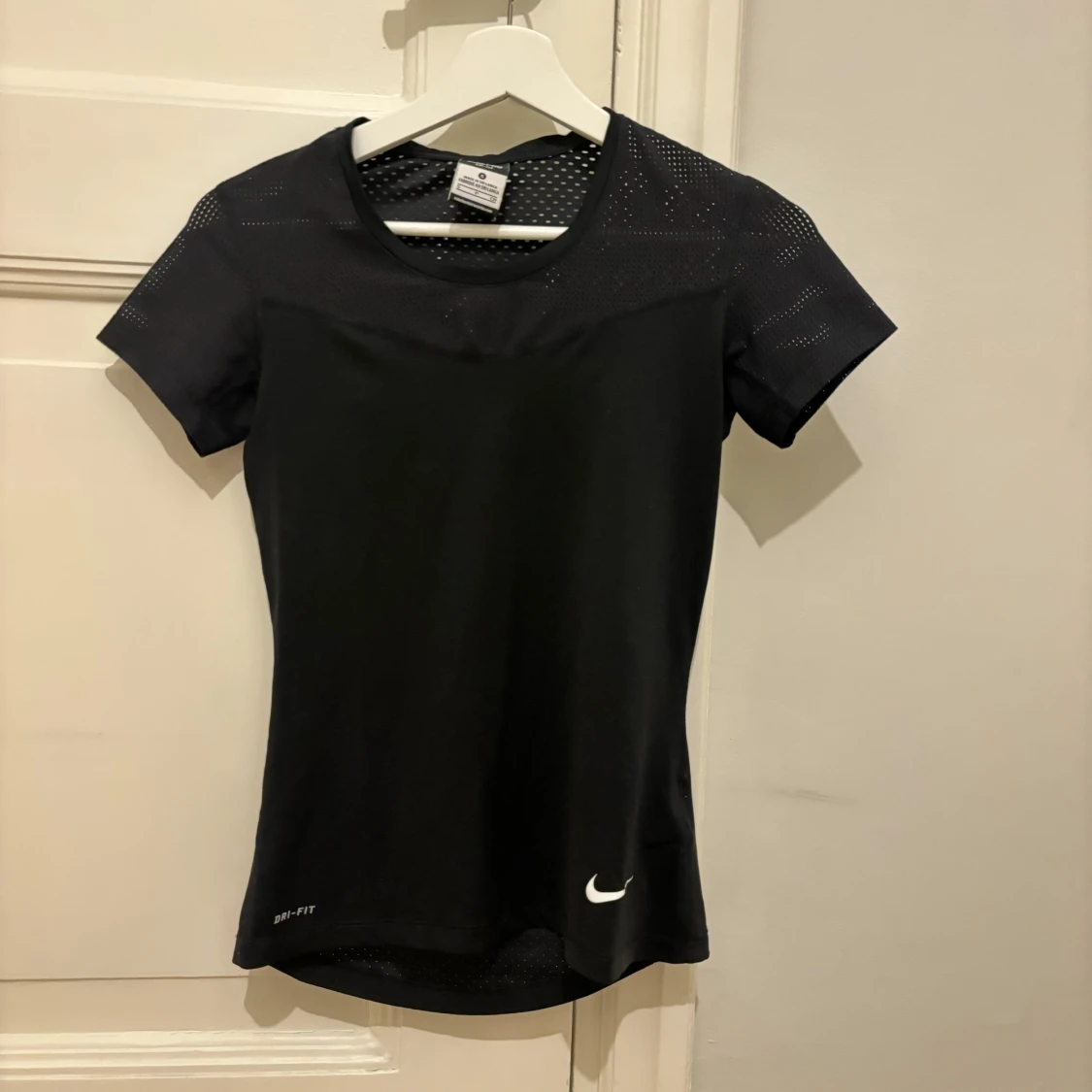 Svart träningstopp från Nike