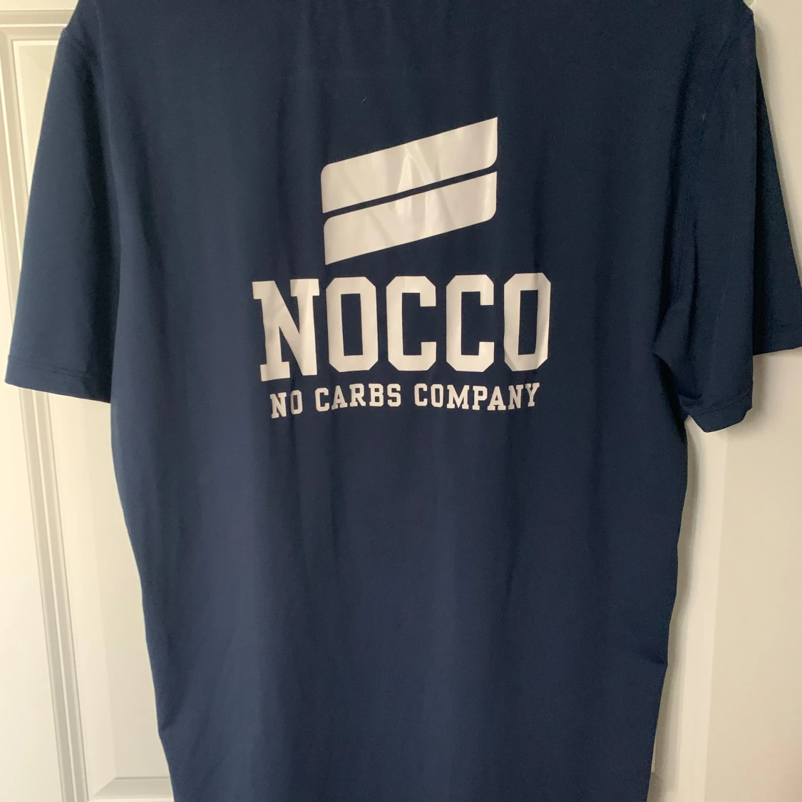 Mörkblå t-shirt från NOCCO - 2