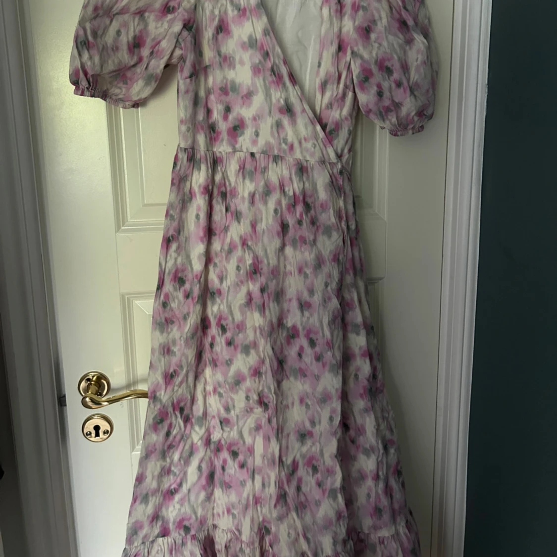 Blommig omlottklänning från & Other Stories