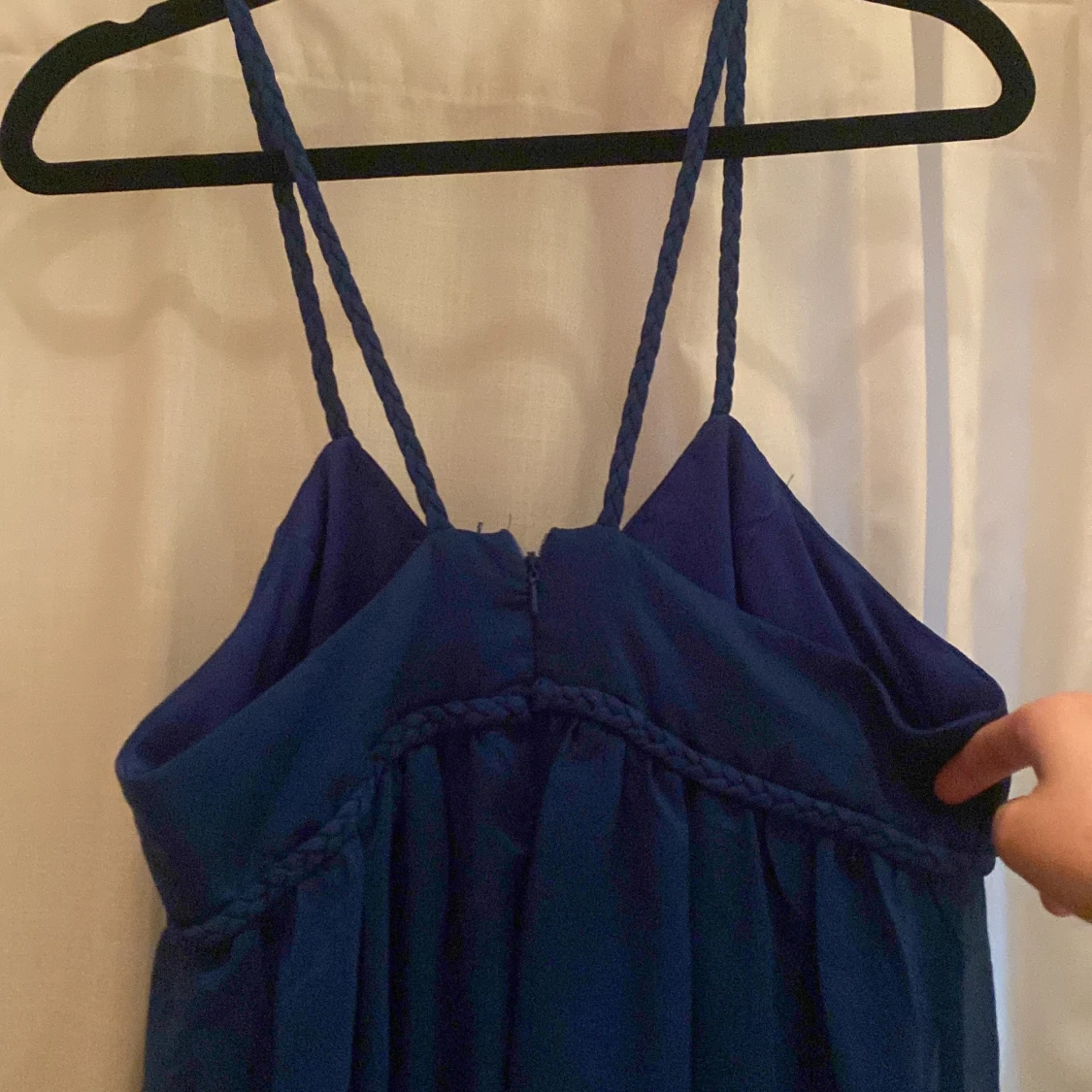 Mörkblå långklänning med flätade axelband - 2