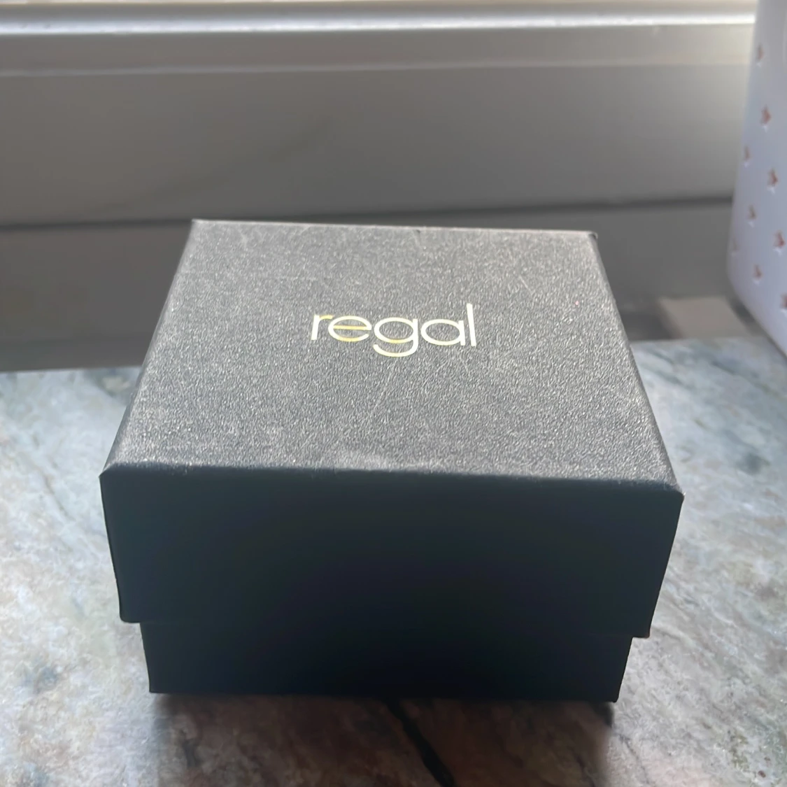 Silverfärgad klocka från Regal med meshband - 2