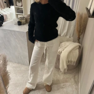 Stickad tröja i mohairmix från H&M  - Superfin stickad tröja från H&M edition!! Aldrig använd och beställd för 499kr!! Superfin men kommer inte komma till användning 🤎🤎