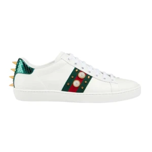 Vita Gucci skor - Intressekoll på mina favvo Gucci sneakers, dom är väll använda men fint skick🥰