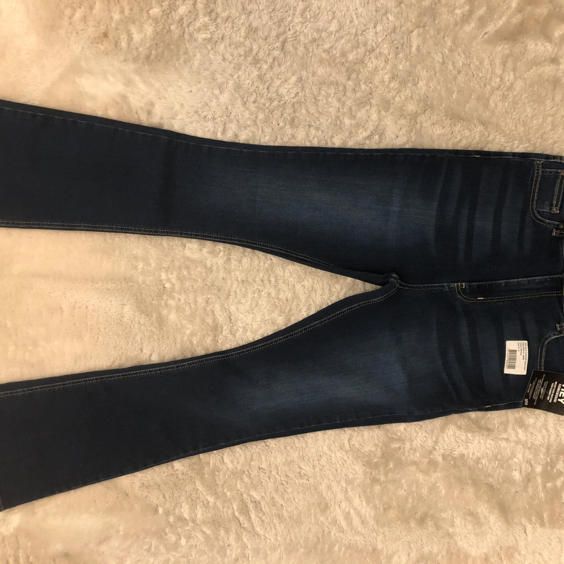 Mörkblå bootcut från NLY Jeans